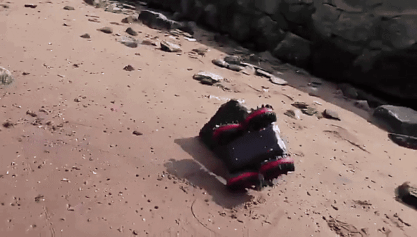 Amphibious - Stunt Vehicle Toy ©